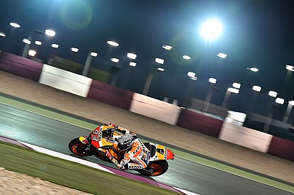 Тести MotoGP, Катар: світлини гонщиків у світлі ліхтарів
