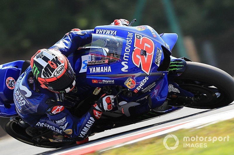 Silverstone, Libere 1: squillo Yamaha con Vinales e Valentino davanti alla Ducati di Dovizioso