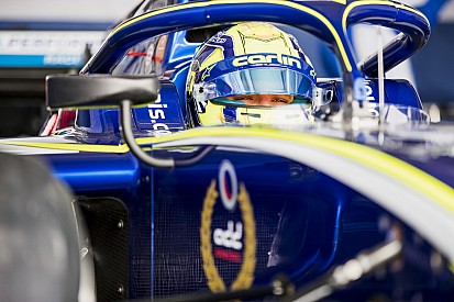 Norris supera a Russell por la pole