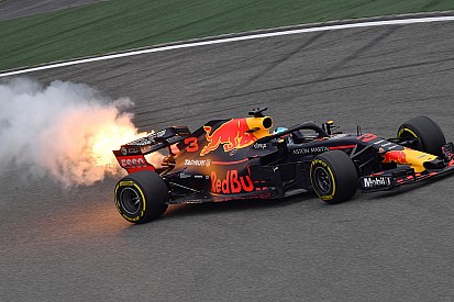 EL3 - Ferrari frappe fort, explosion du moteur de Ricciardo