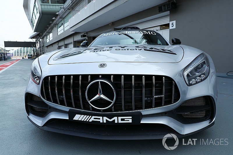 A gyönyörű F1-es biztonsági autó Szingapúrból