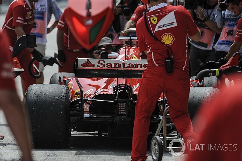 Vettel yeni güç ünitesine geçti, 20 sıra grid cezası aldı
