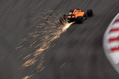 Alonso n'attend pas d'évolution "radicale" de McLaren à Bakou