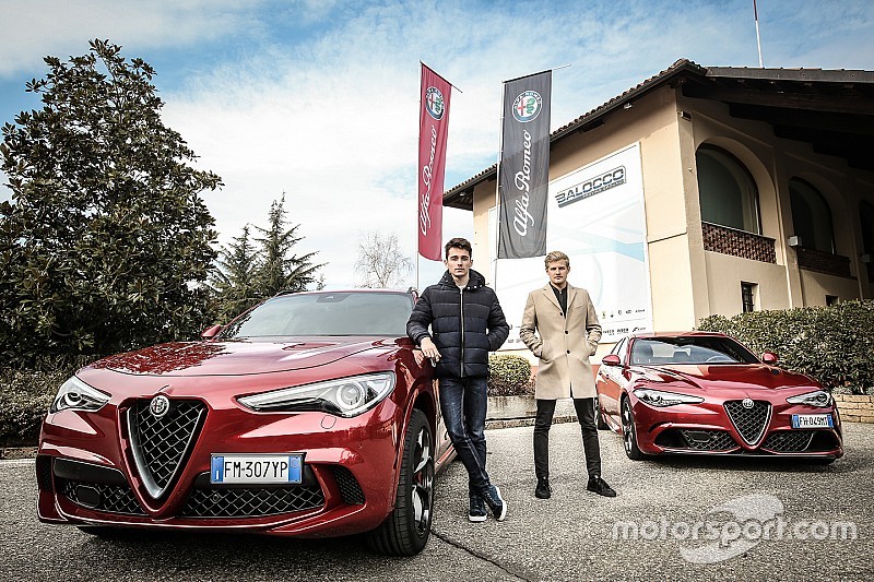 Леклер и Эрикссон съездили в гости к Alfa Romeo: фото