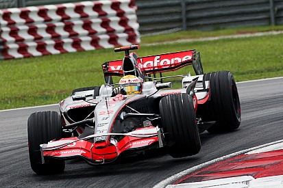 Según Zack Brown, McLaren aceptaría de regreso a Hamilton