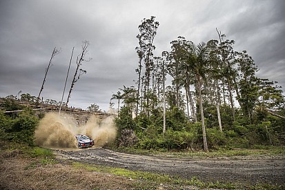 Australia WRC: Neuville still leading, Breen crashes heavily