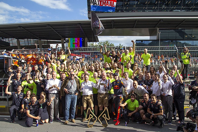 Verstappen ha mandato in visibilio 20 mila olandesi con la vittoria della maturità