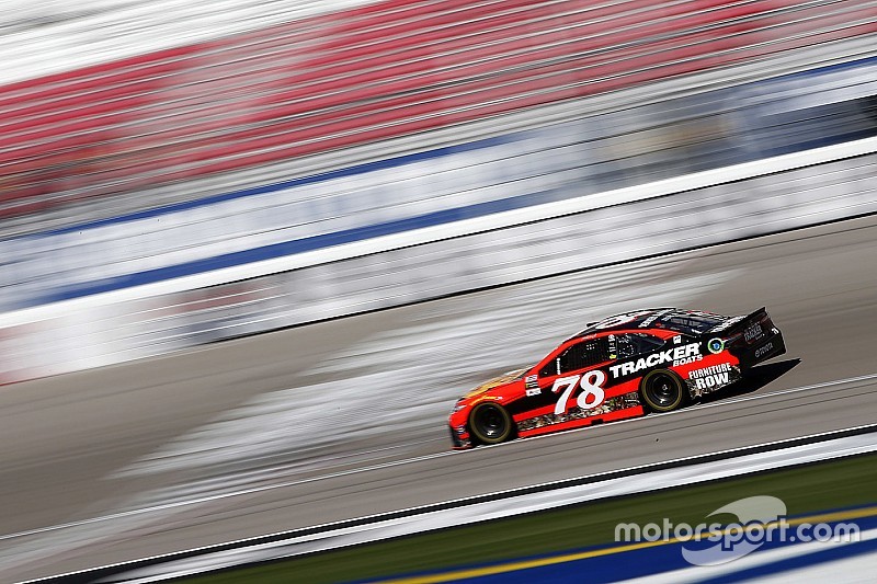 Truex gana la primera etapa en Las Vegas