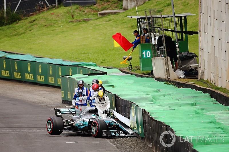 Hamilton-Crash: Chefs sehen Fahrfehler, Weltmeister kleinlaut