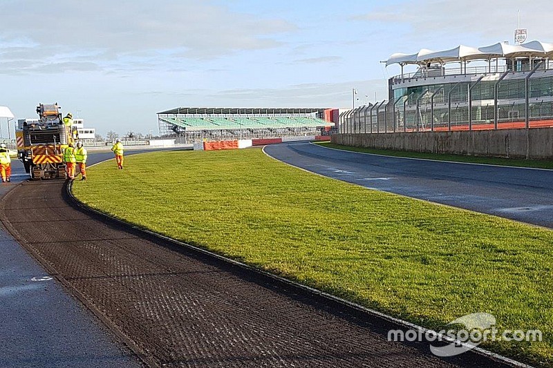 Silverstone pistinin asfaltı yenileniyor