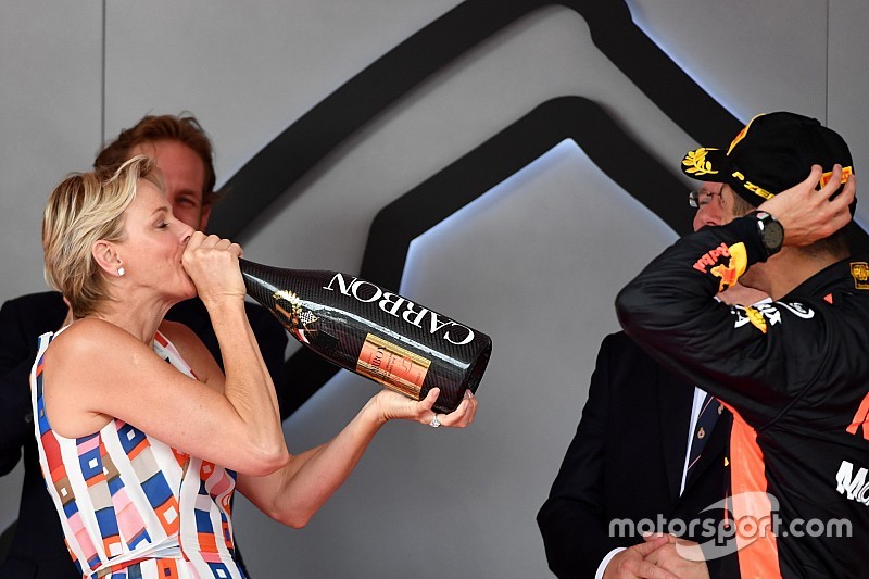 Ricciardo még a hercegnével is pezsgőt itatott Monacóban
