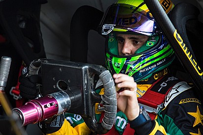 Massa tem primeiro contato com carro da Stock Car
