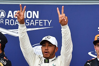 Hamilton: megpróbálom pokollá tenni Vettel életét