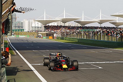Ricciardo nyerte a szenzációs Kínai Nagydíjat: Verstappen kiütötte Vettelt