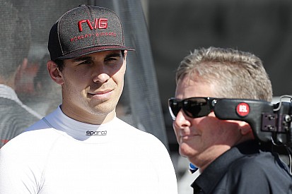 Wickens passa por cirurgias bem sucedidas no braço e pernas