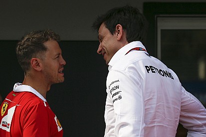 Vettel, Mercedes'in önemli isimleriyle kayak turnuvasını izlemiş