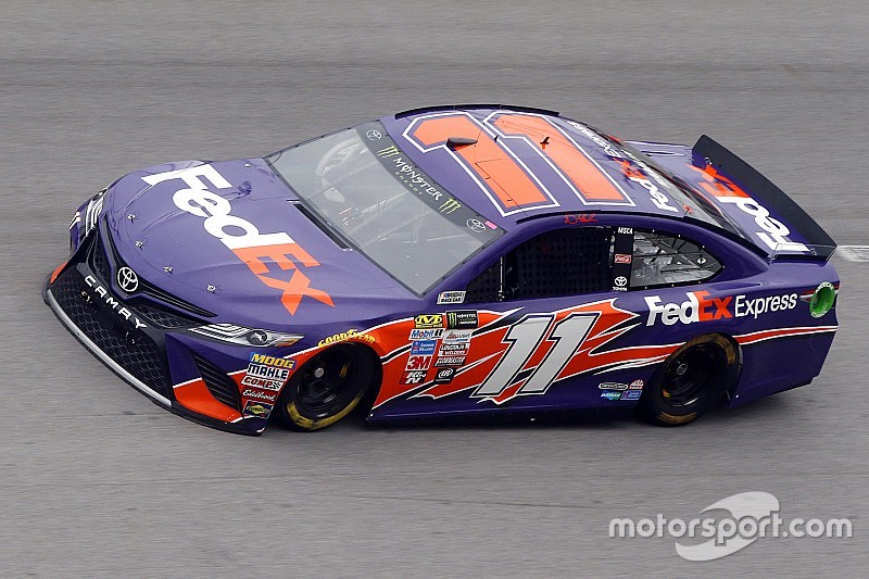 Denny Hamlin ganó la segunda etapa en Talladega