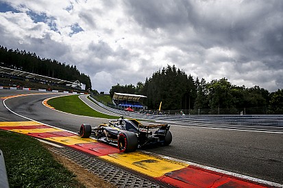 Sainz saldrá desde el fondo de la parrilla en Spa