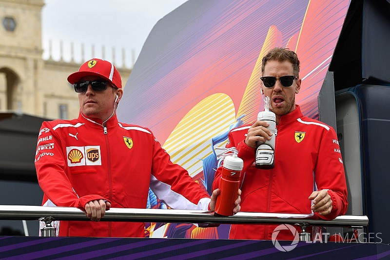 Vettel, henüz kararını vermeyen Raikkonen'in Ferrari'de kalmasını istiyor