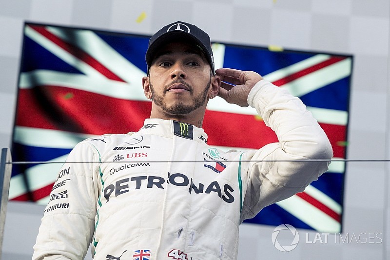 Relação de forças ficará clara após 4 corridas, diz Hamilton