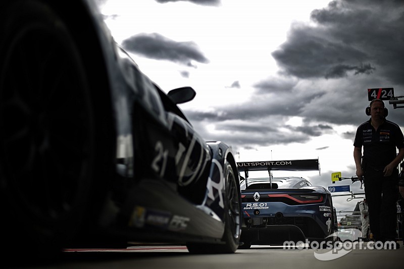 Renault Sport Trophy, Roy Geerts abbassa il limite di 1”3