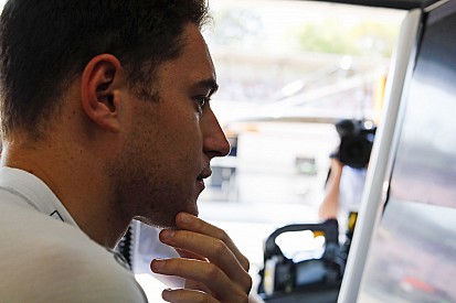 Vandoorne csak fogja a fejét a McLaren miatt
