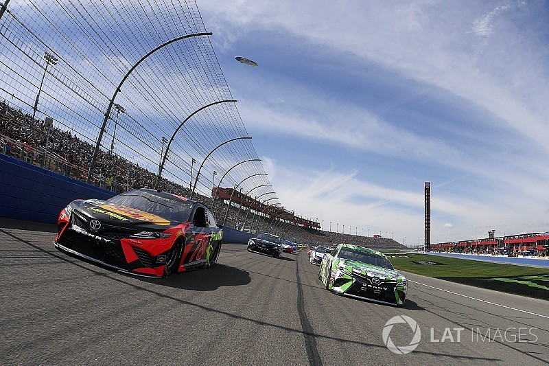Martin Truex Jr. wins Stage 1 at Fontana as Harvick wrecks