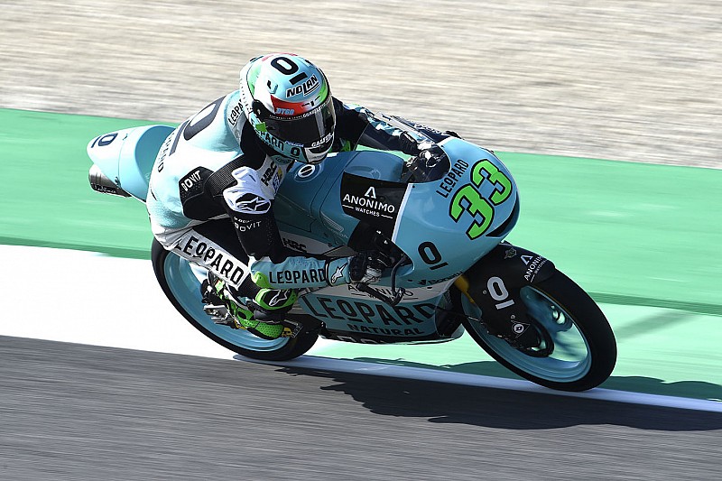 Enea Bastianini torna in pole position in Moto3 dopo un anno e mezzo a Barcellona