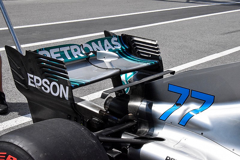 Mercedes: c'è la T-wing e l'ala posteriore da medio carico sulla W09 di Montreal
