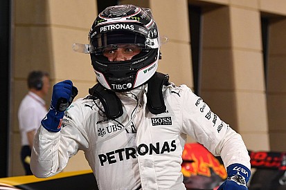 GP Bahrain: Bottas rebut pole perdana, Mercedes 1-2
