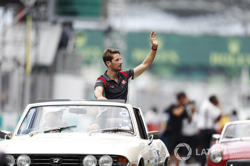 Romain Grosjean, Haas F1 Team, waves from a Triumph Stag on the drivers parade