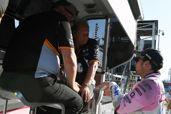 Sergio Perez, Sahara Force India, Robert Fearnley, Sahara Force India, Otmar Szafnauer, Sahara Force