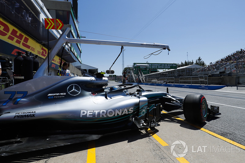 Valtteri Bottas, Mercedes AMG F1 W09, exits the pit lane