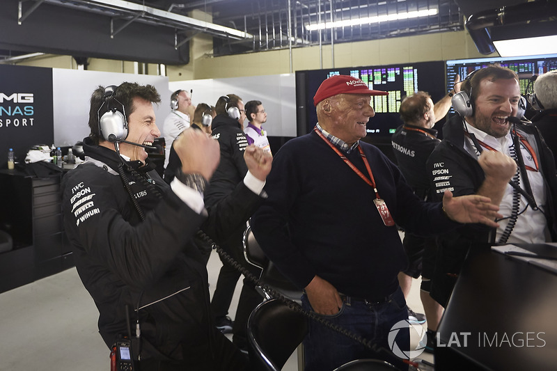 Toto Wolff, Direktör, Mercedes AMG F1, Niki Lauda, Fahri Direktör, Mercedes AMG F1, Mercedes ve pole sahibi Valtteri Bottas, Mercedes AMG F1