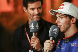 Mark Webber, Channel 4 F1, interviews Pierre Gasly, Toro Rosso
