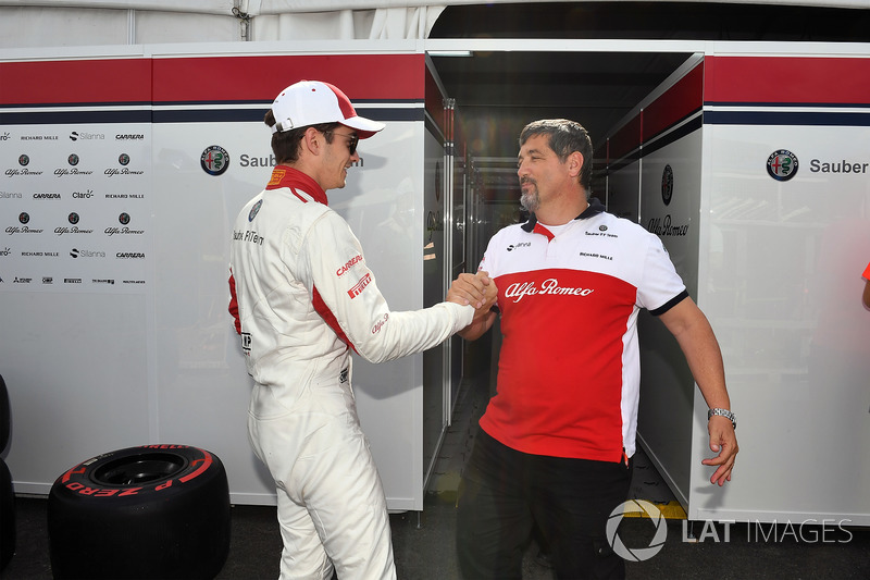 Charles Leclerc, Sauber, festeggia con il team