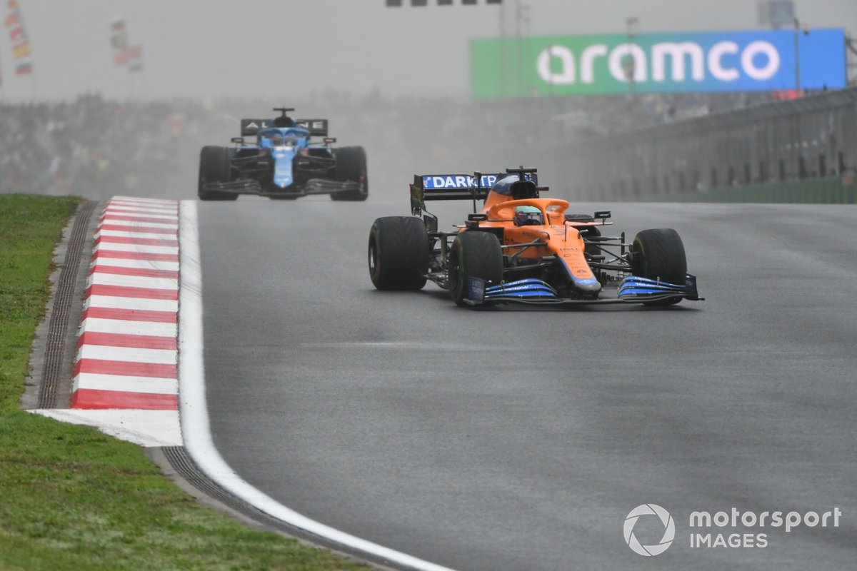 Daniel Ricciardo, McLaren MCL35M, Fernando Alonso, Alpine A521