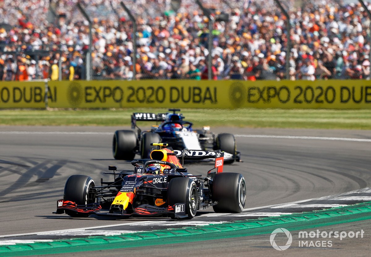 Sergio Perez, Red Bull Racing RB16B, George Russell, Williams FW43B