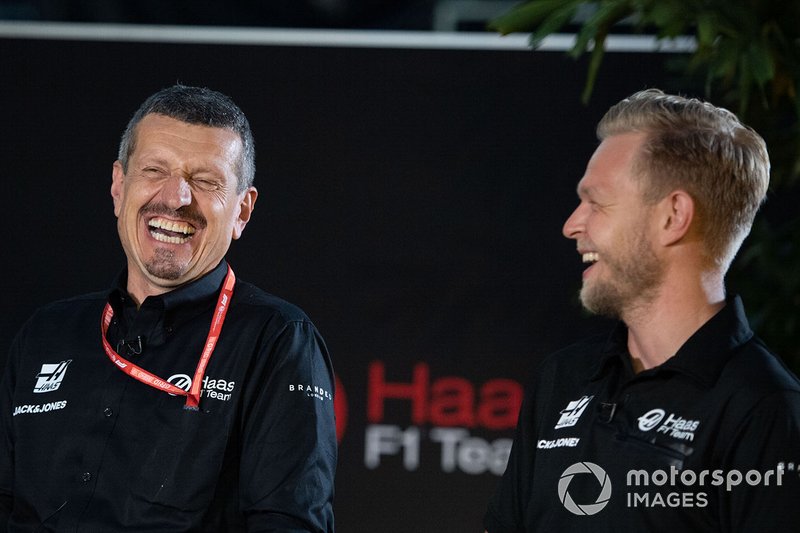 Guenther Steiner, Team Principal, Haas F1 and Kevin Magnussen, Haas F1