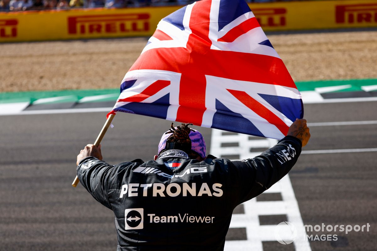 Lewis Hamilton celebrates victory in the 2021 British GP