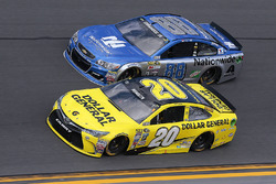 Matt Kenseth, Joe Gibbs Racing Toyota; Dale Earnhardt Jr., Hendrick Motorsports Chevrolet