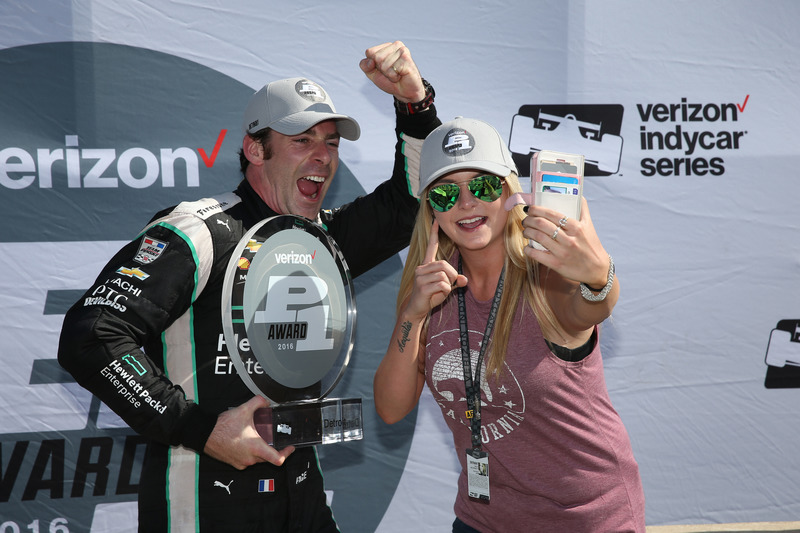Ganador de la pole Simon Pagenaud, Team Penske Chevrolet