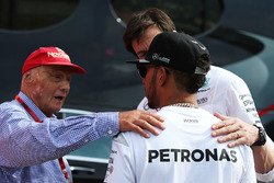 Niki Lauda, Presidente Non-Esecutivo Mercedes e Toto Wolff, Azionista e Direttore Esecutivo Mercedes