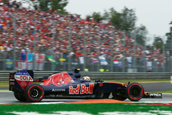 Карлос Сайнс-мол., Scuderia Toro Rosso STR11