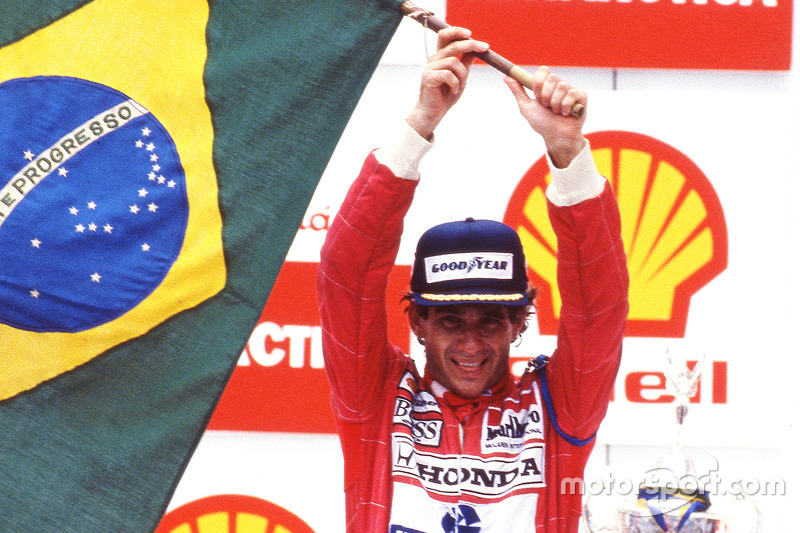 Podio: il vincitore Ayrton Senna, McLaren