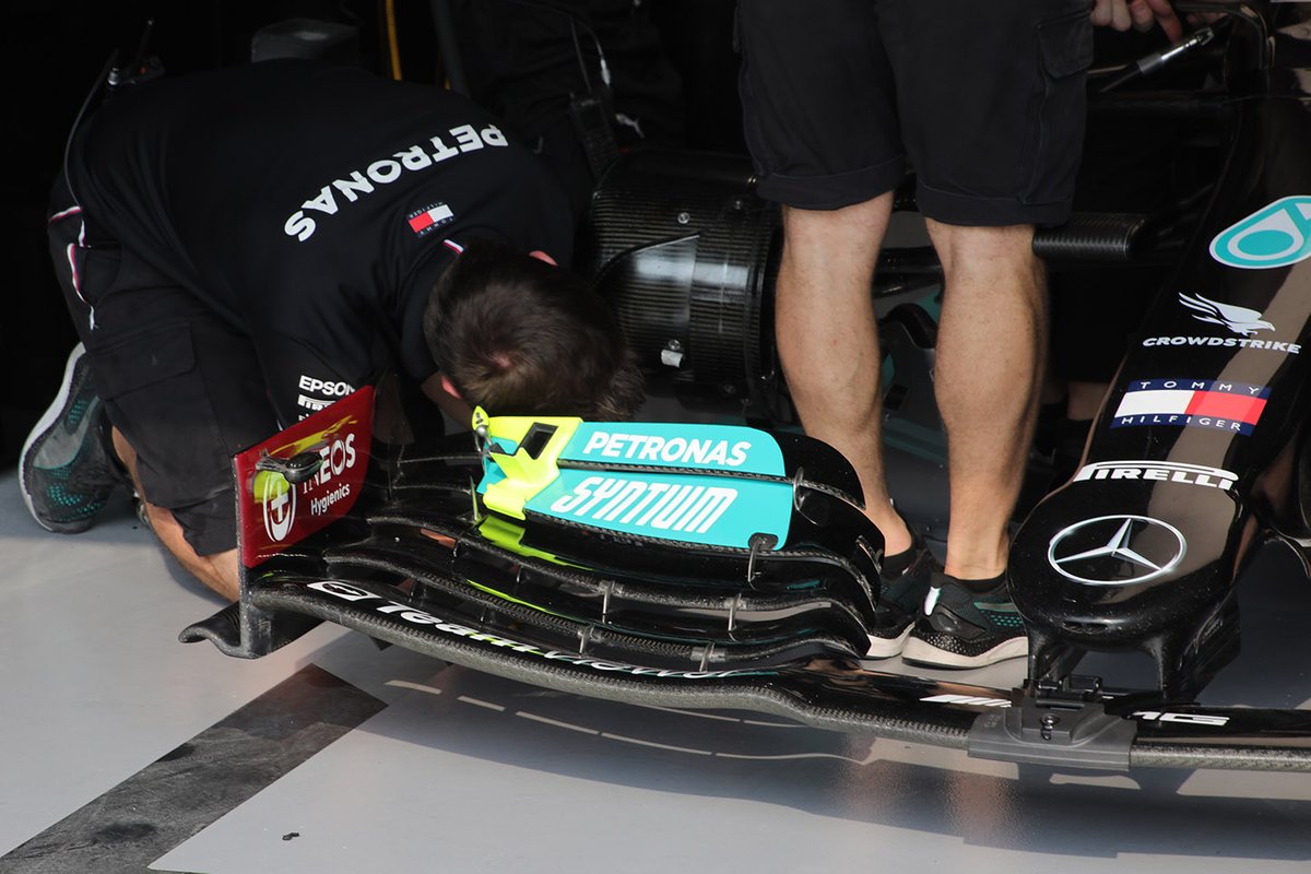 L'ala anteriore di Lewis Hamilton prima che si rompesse