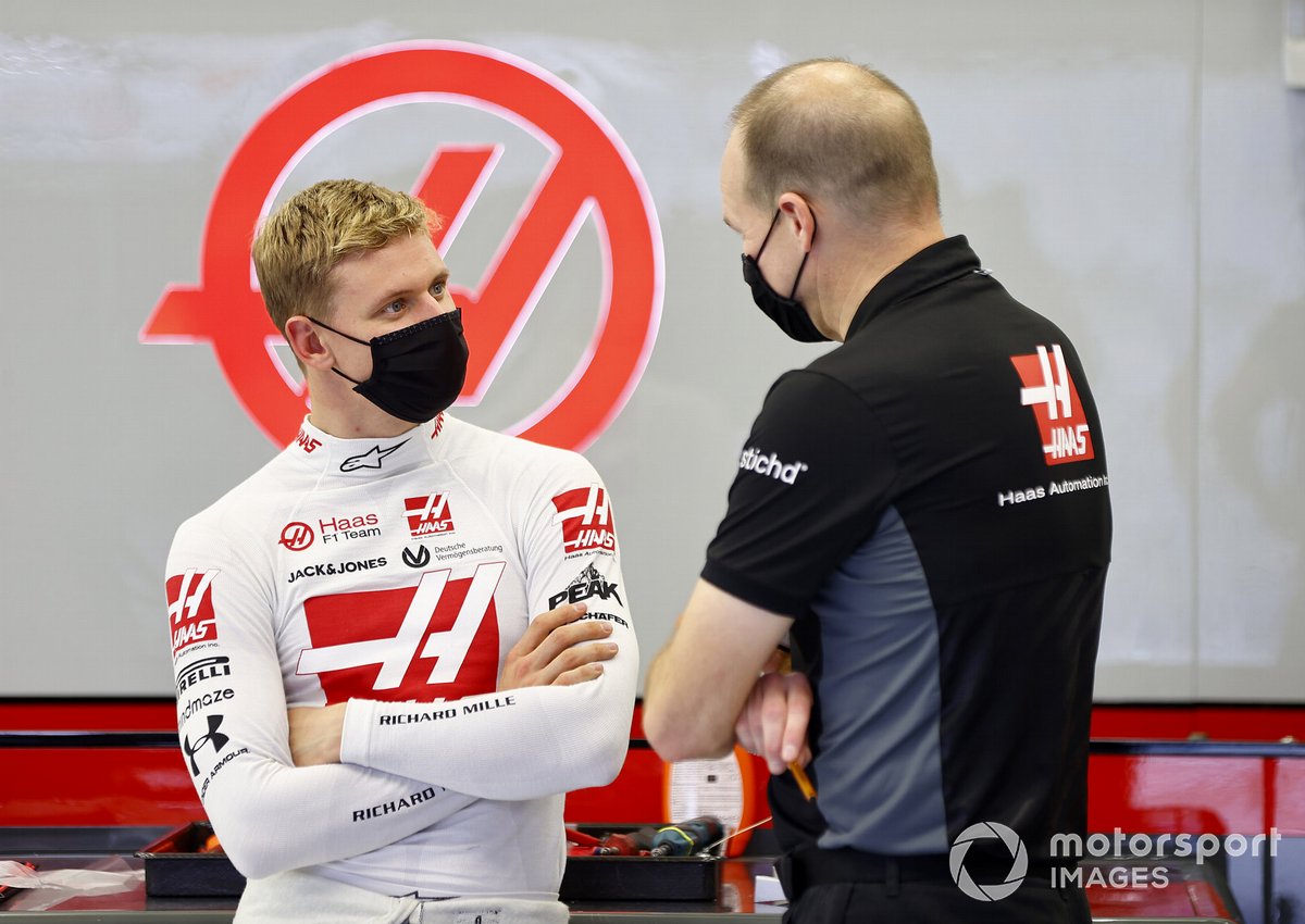 Mick Schumacher avec l'ingénieur de course Gary Gannon