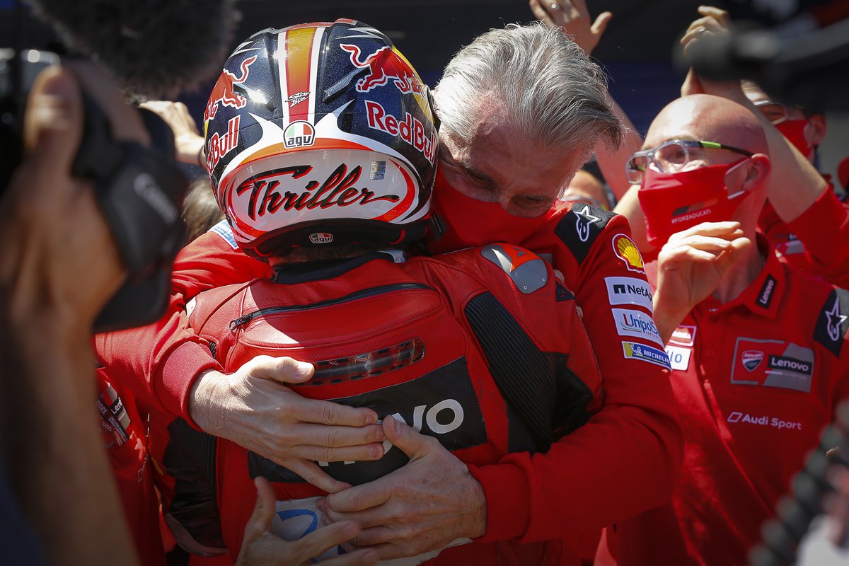 Pembalap Ducati Team, Jack Miller, berpelukan dengan Paolo Ciabatti, direktur olahraga Ducati, usai memenangi MotoGP Spanyol 2021.