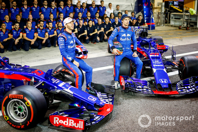 Гонщики Scuderia Toro Rosso Пьер Гасли и Брендон Хартли