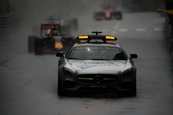Daniel Ricciardo, Red Bull Racing RB12 leads behind the FIA Safety Car